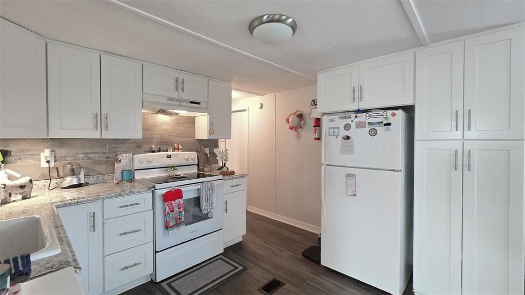 For Sale: $115,000 (2 beds, 1 baths, 798 Square Feet)