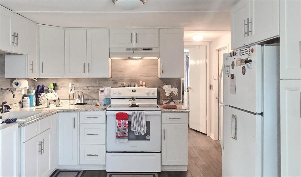 For Sale: $115,000 (2 beds, 1 baths, 798 Square Feet)
