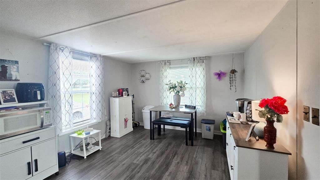 For Sale: $115,000 (2 beds, 1 baths, 798 Square Feet)