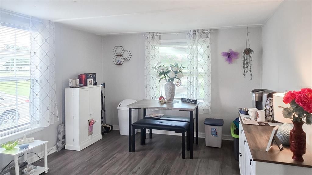 For Sale: $115,000 (2 beds, 1 baths, 798 Square Feet)