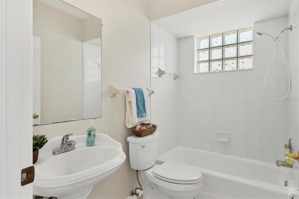 For Sale: $450,000 (3 beds, 2 baths, 1555 Square Feet)