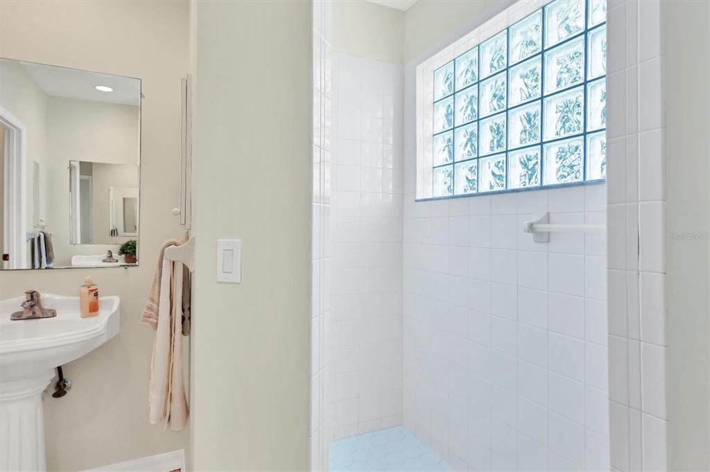 For Sale: $450,000 (3 beds, 2 baths, 1555 Square Feet)