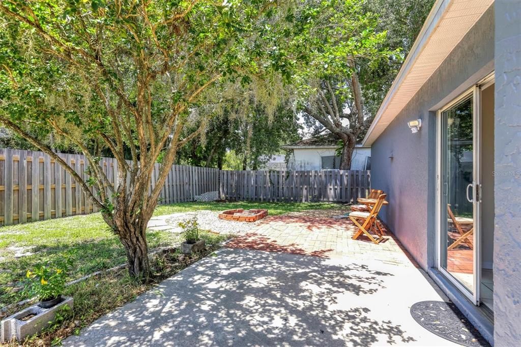 For Sale: $450,000 (3 beds, 2 baths, 1555 Square Feet)