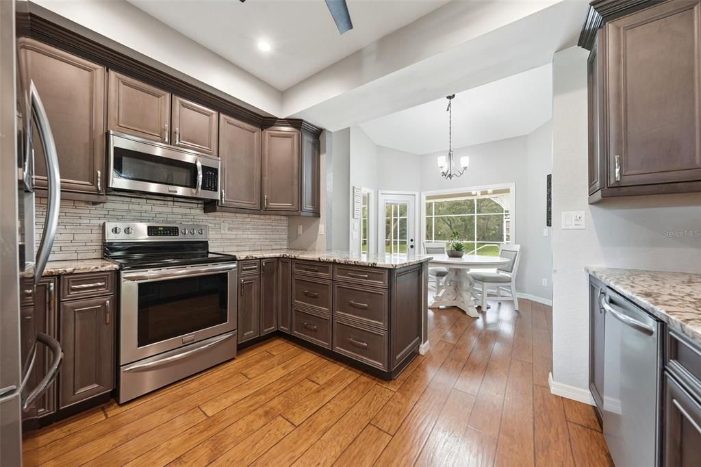 En Venta: $569,900 (3 camas, 2 baños, 2315 Pies cuadrados)