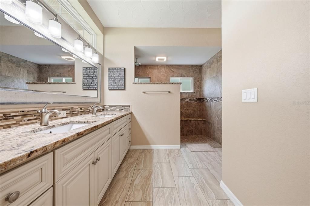 En Venta: $569,900 (3 camas, 2 baños, 2315 Pies cuadrados)