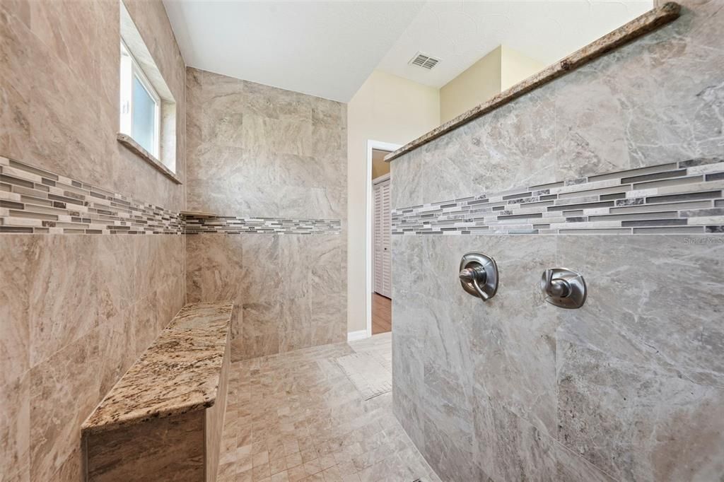 En Venta: $569,900 (3 camas, 2 baños, 2315 Pies cuadrados)