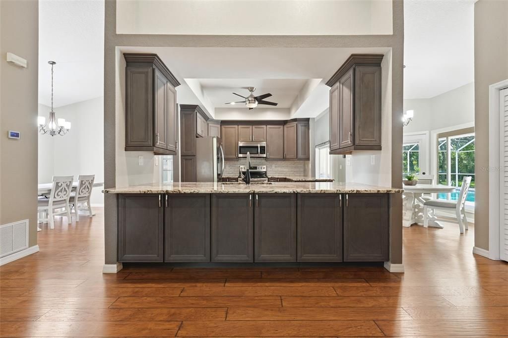 En Venta: $569,900 (3 camas, 2 baños, 2315 Pies cuadrados)