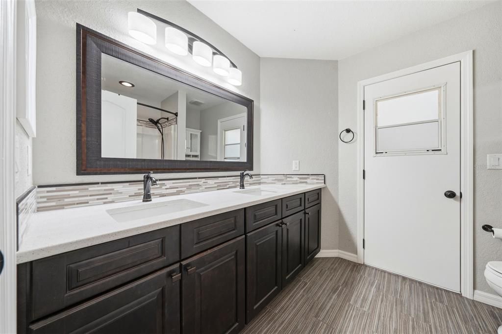 En Venta: $569,900 (3 camas, 2 baños, 2315 Pies cuadrados)