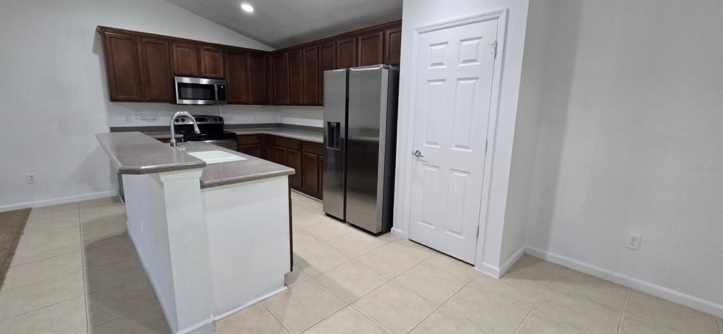 В аренду: $1,900 (3 спален, 2 ванн, 2190 Квадратных фут)
