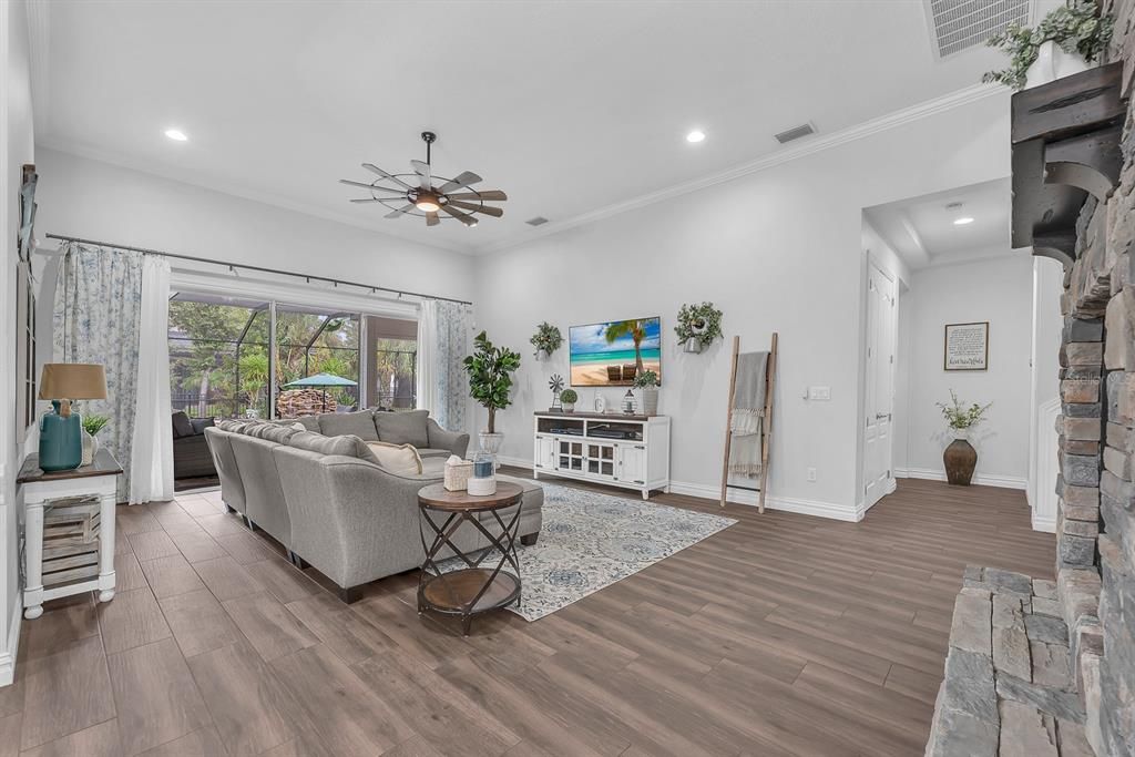 En Venta: $1,175,000 (6 camas, 4 baños, 3640 Pies cuadrados)