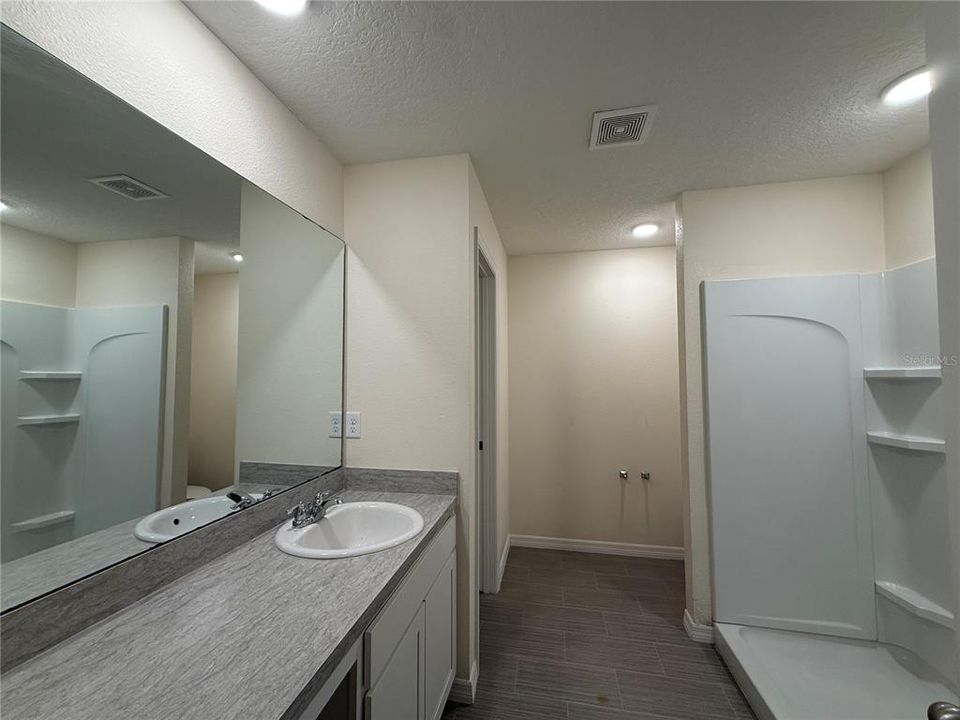 For Rent: $2,200 (4 beds, 2 baths, 1806 Square Feet)