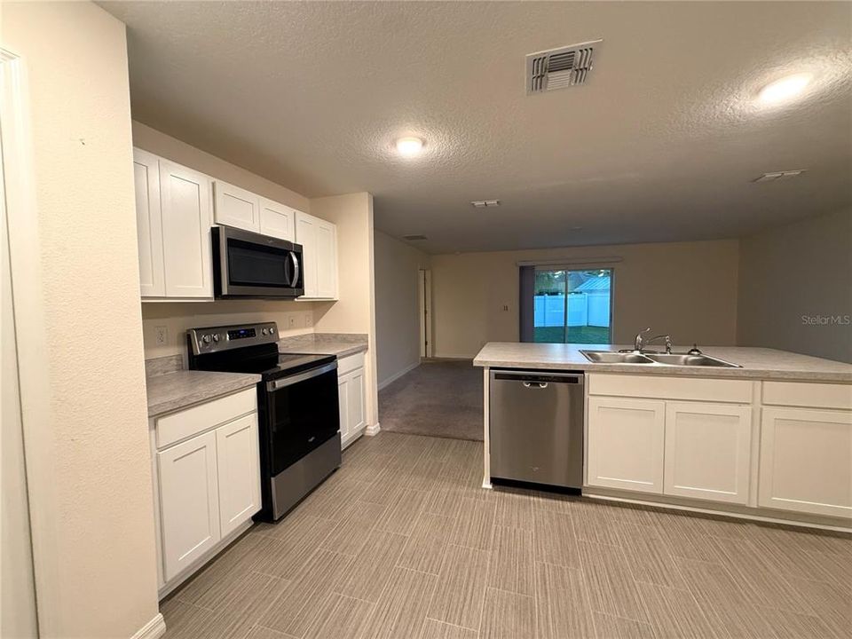 For Rent: $2,200 (4 beds, 2 baths, 1806 Square Feet)