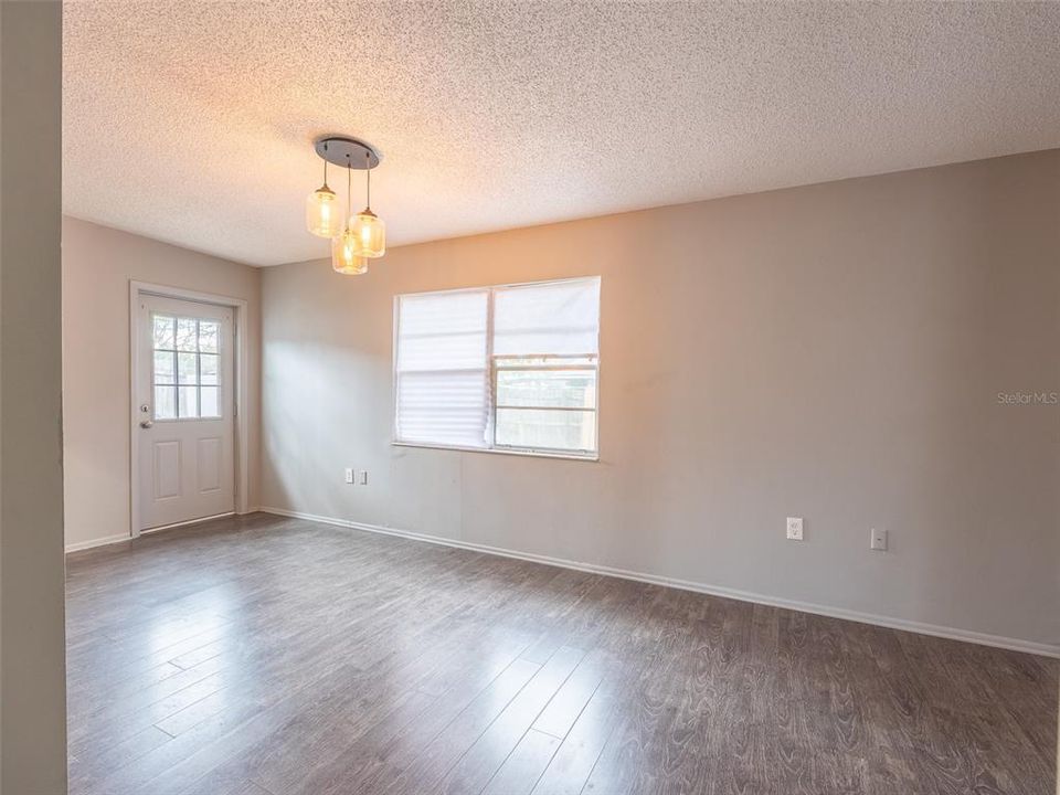 En Venta: $299,000 (3 camas, 2 baños, 1413 Pies cuadrados)