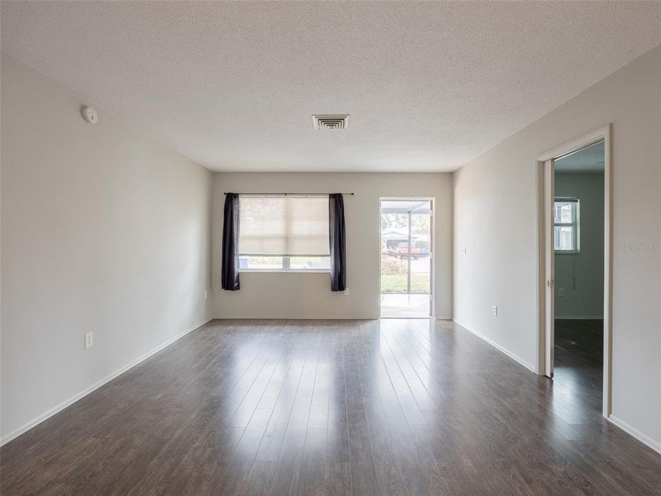 En Venta: $299,000 (3 camas, 2 baños, 1413 Pies cuadrados)
