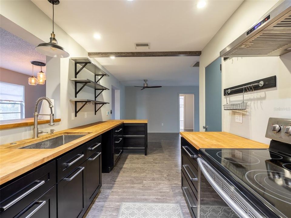 En Venta: $299,000 (3 camas, 2 baños, 1413 Pies cuadrados)