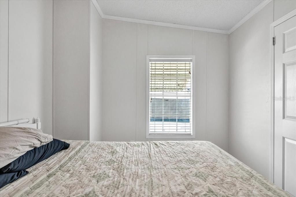 For Sale: $250,000 (2 beds, 2 baths, 958 Square Feet)