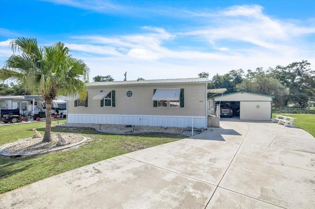 For Sale: $250,000 (2 beds, 2 baths, 958 Square Feet)