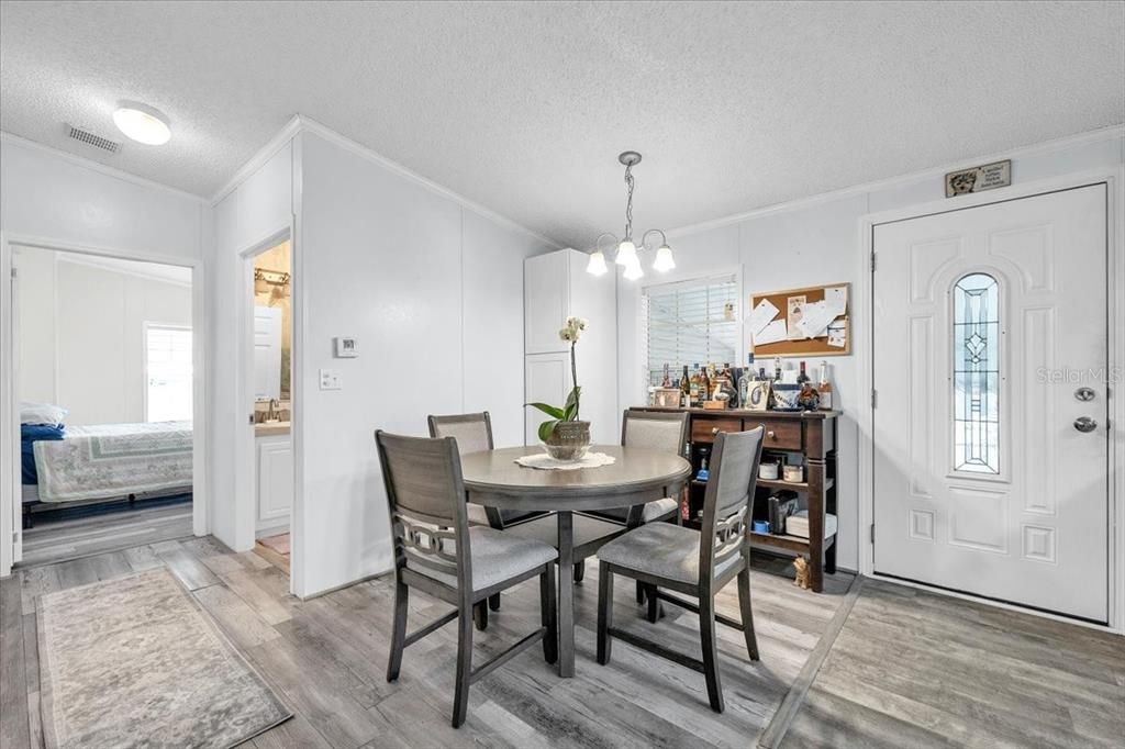 For Sale: $250,000 (2 beds, 2 baths, 958 Square Feet)