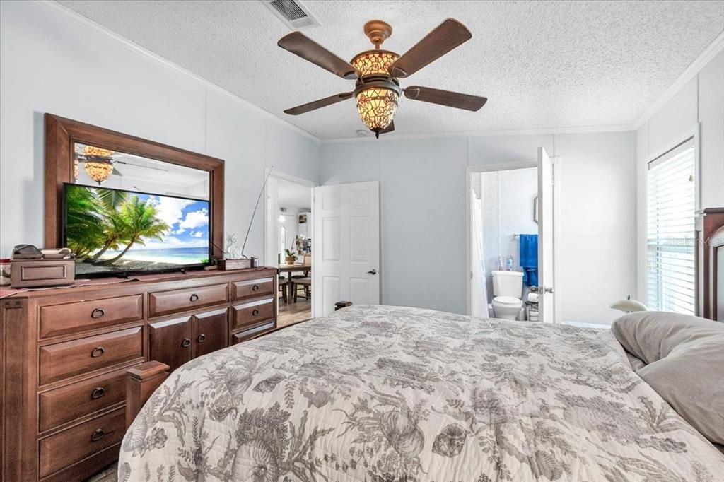 For Sale: $250,000 (2 beds, 2 baths, 958 Square Feet)