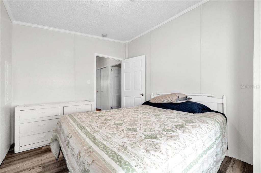 For Sale: $250,000 (2 beds, 2 baths, 958 Square Feet)