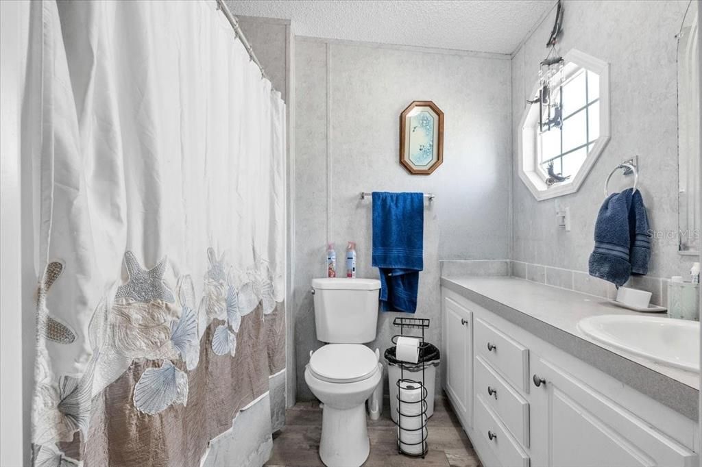For Sale: $250,000 (2 beds, 2 baths, 958 Square Feet)