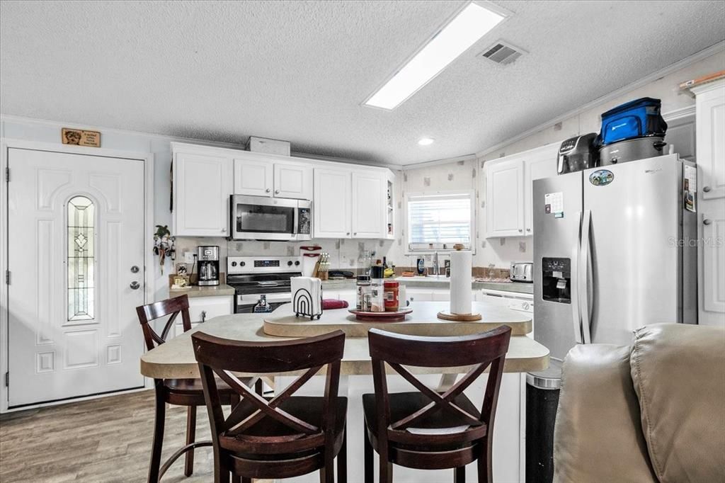 For Sale: $250,000 (2 beds, 2 baths, 958 Square Feet)