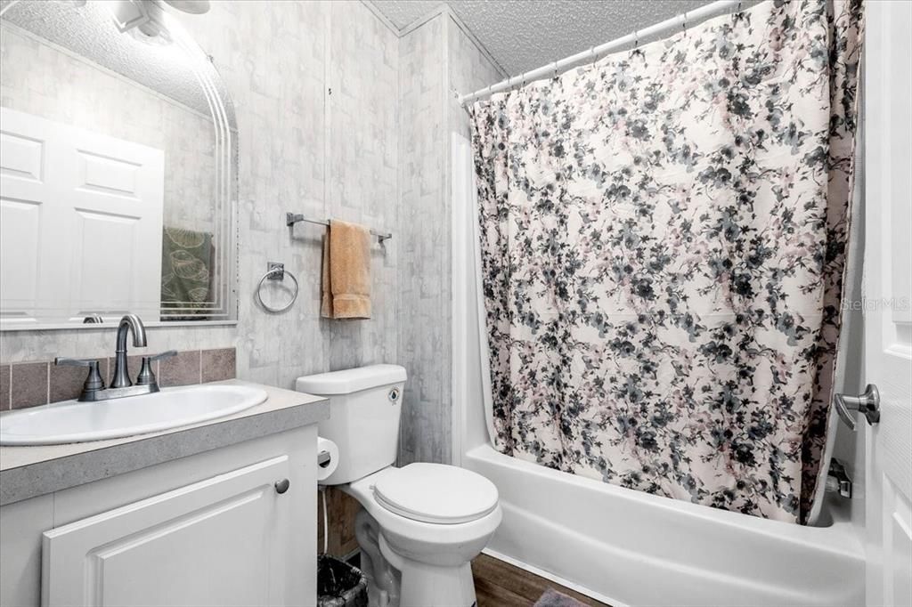 For Sale: $250,000 (2 beds, 2 baths, 958 Square Feet)
