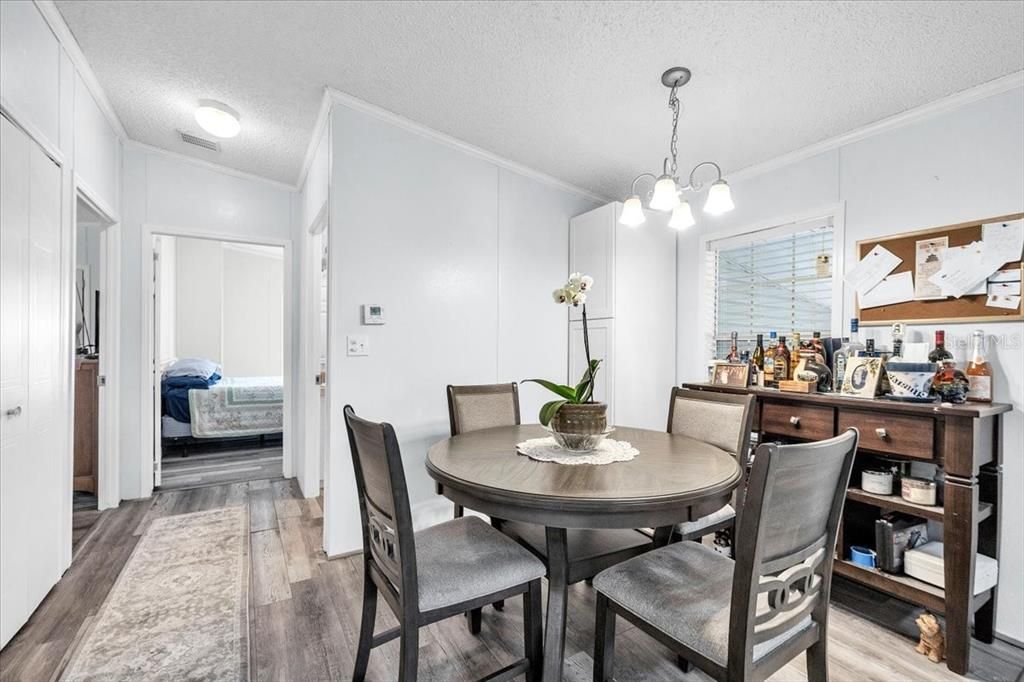 For Sale: $250,000 (2 beds, 2 baths, 958 Square Feet)