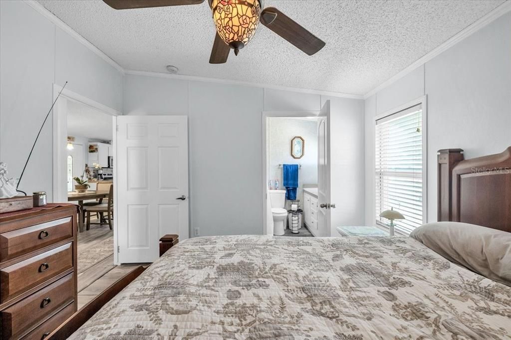 For Sale: $250,000 (2 beds, 2 baths, 958 Square Feet)