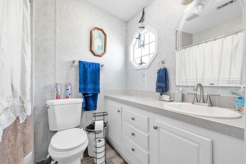 For Sale: $250,000 (2 beds, 2 baths, 958 Square Feet)