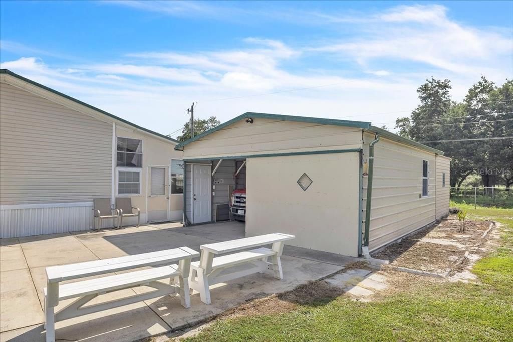 For Sale: $250,000 (2 beds, 2 baths, 958 Square Feet)