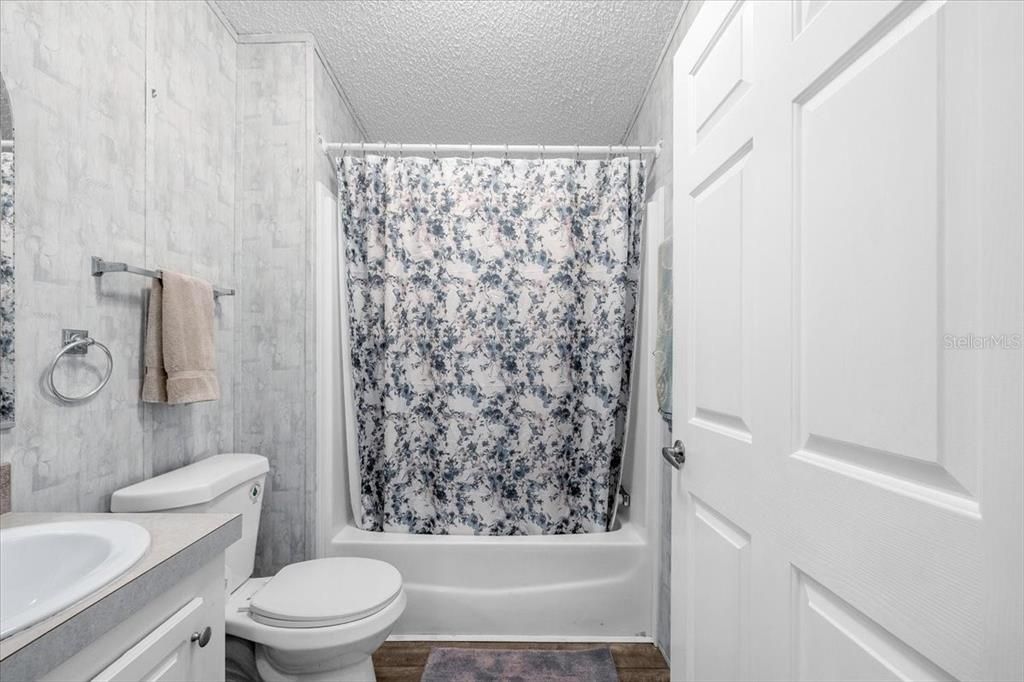 For Sale: $250,000 (2 beds, 2 baths, 958 Square Feet)