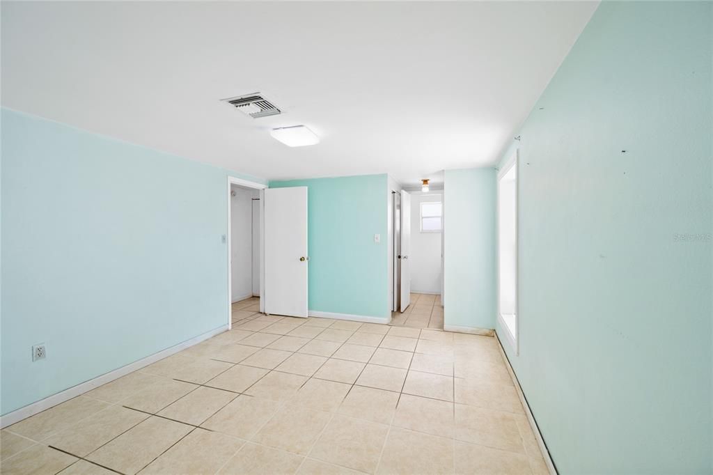 For Rent: $2,300 (3 beds, 1 baths, 1221 Square Feet)