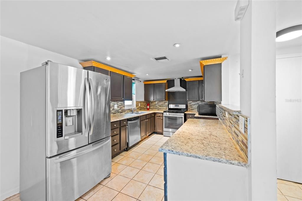 For Rent: $2,300 (3 beds, 1 baths, 1221 Square Feet)