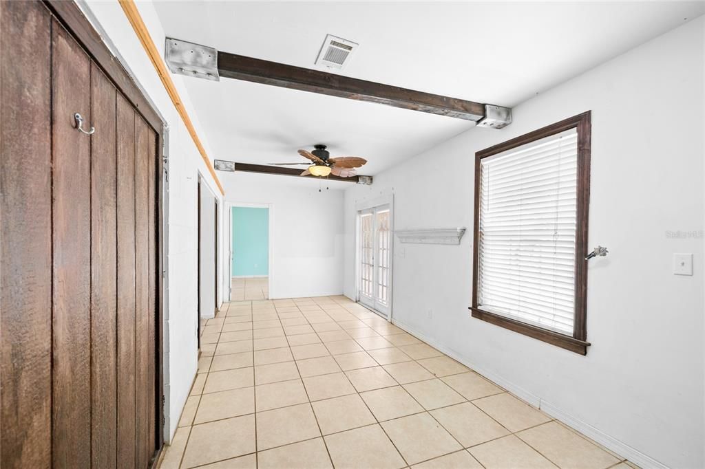 For Rent: $2,300 (3 beds, 1 baths, 1221 Square Feet)