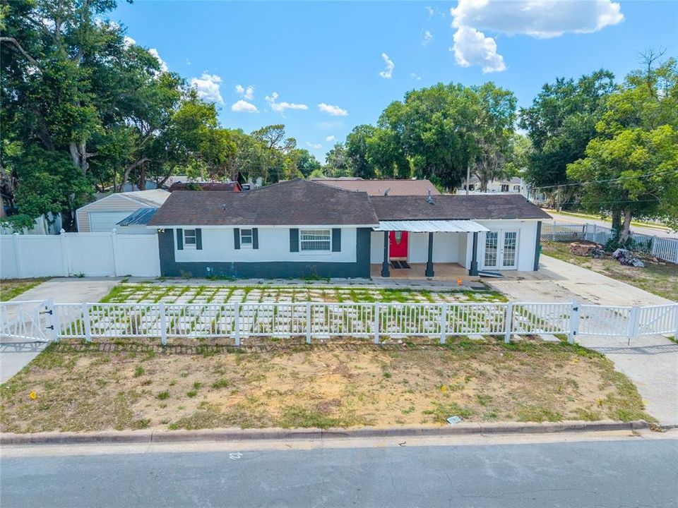 For Rent: $2,300 (3 beds, 1 baths, 1221 Square Feet)