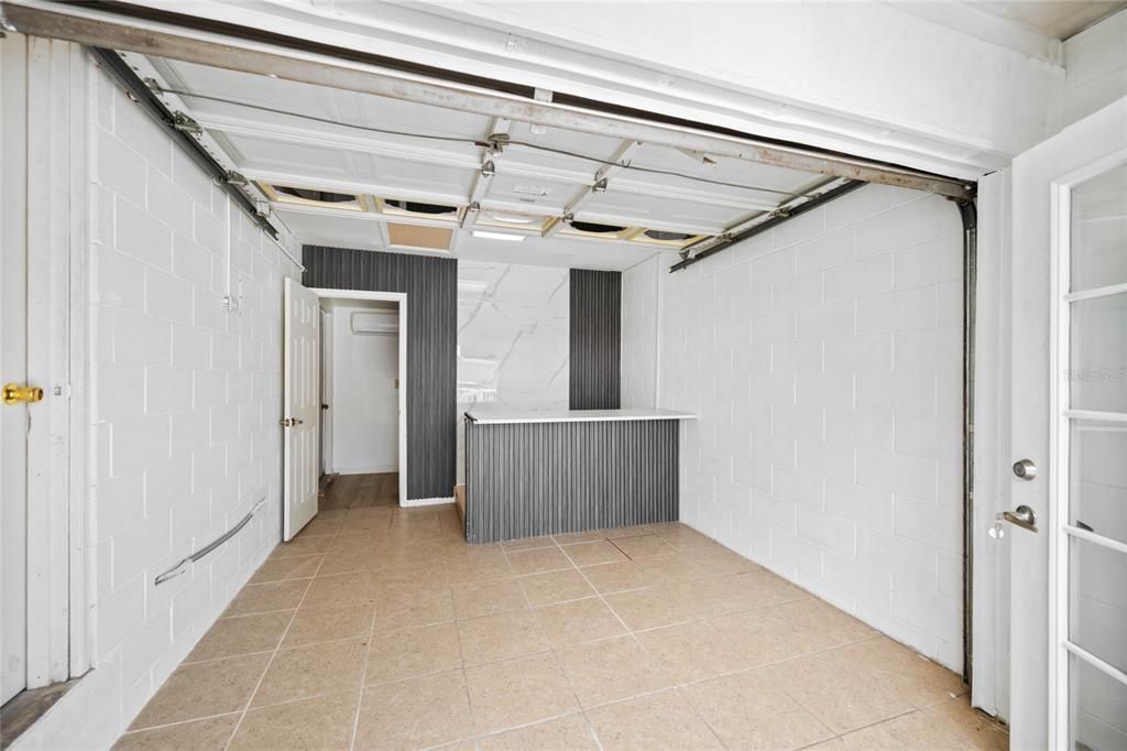For Rent: $2,300 (3 beds, 1 baths, 1221 Square Feet)
