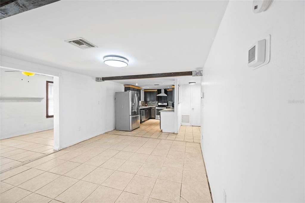For Rent: $2,300 (3 beds, 1 baths, 1221 Square Feet)