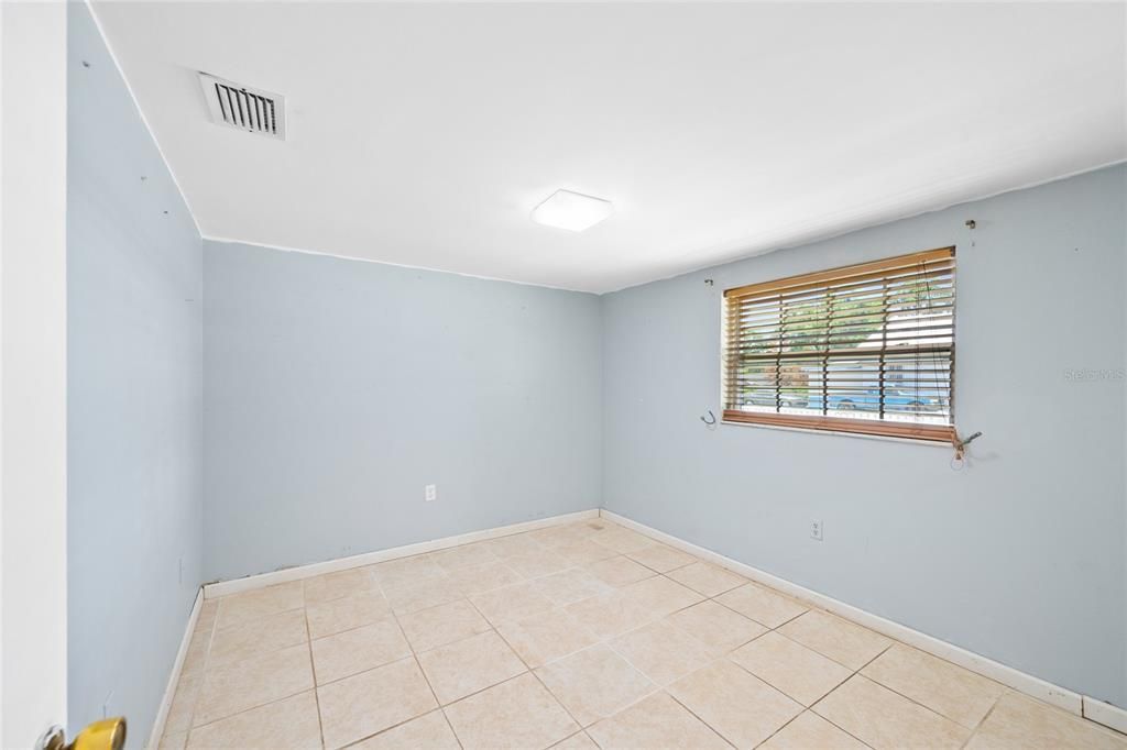 For Rent: $2,300 (3 beds, 1 baths, 1221 Square Feet)