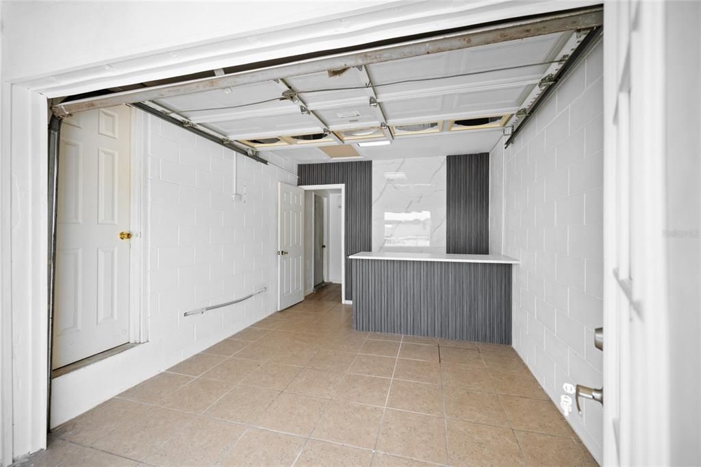 For Rent: $2,300 (3 beds, 1 baths, 1221 Square Feet)