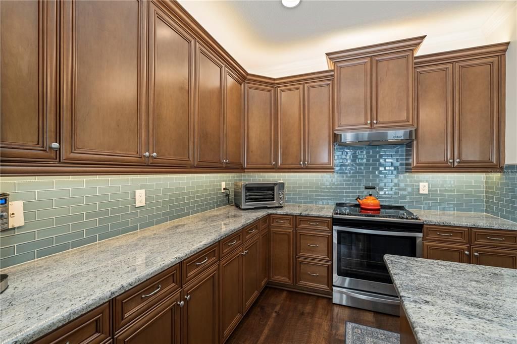 For Sale: $660,000 (3 beds, 2 baths, 1818 Square Feet)