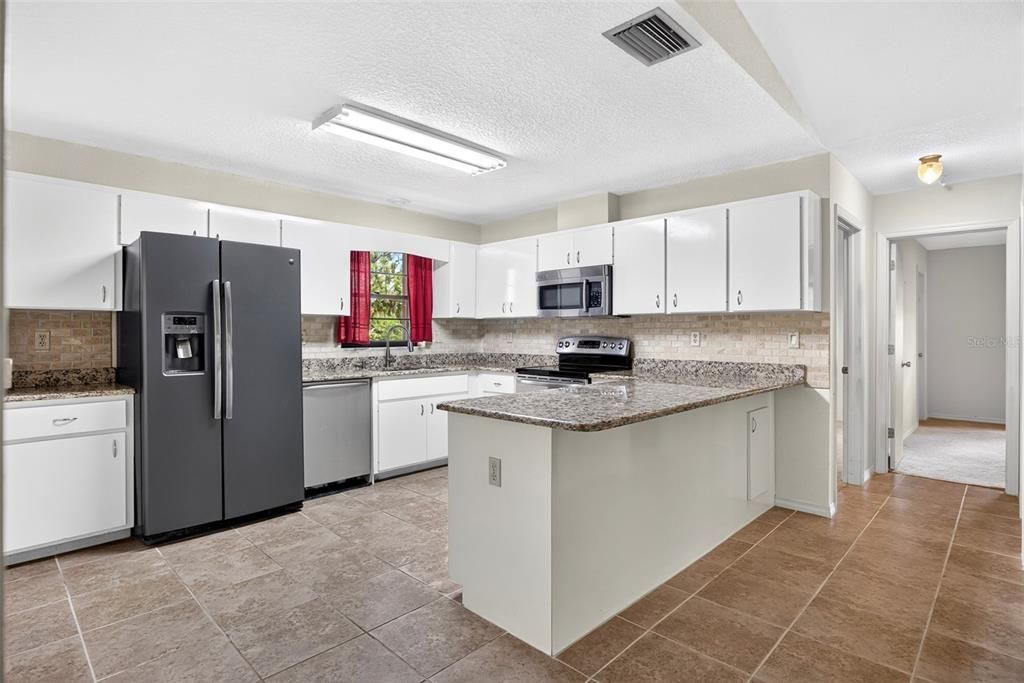 For Sale: $319,900 (3 beds, 2 baths, 1834 Square Feet)