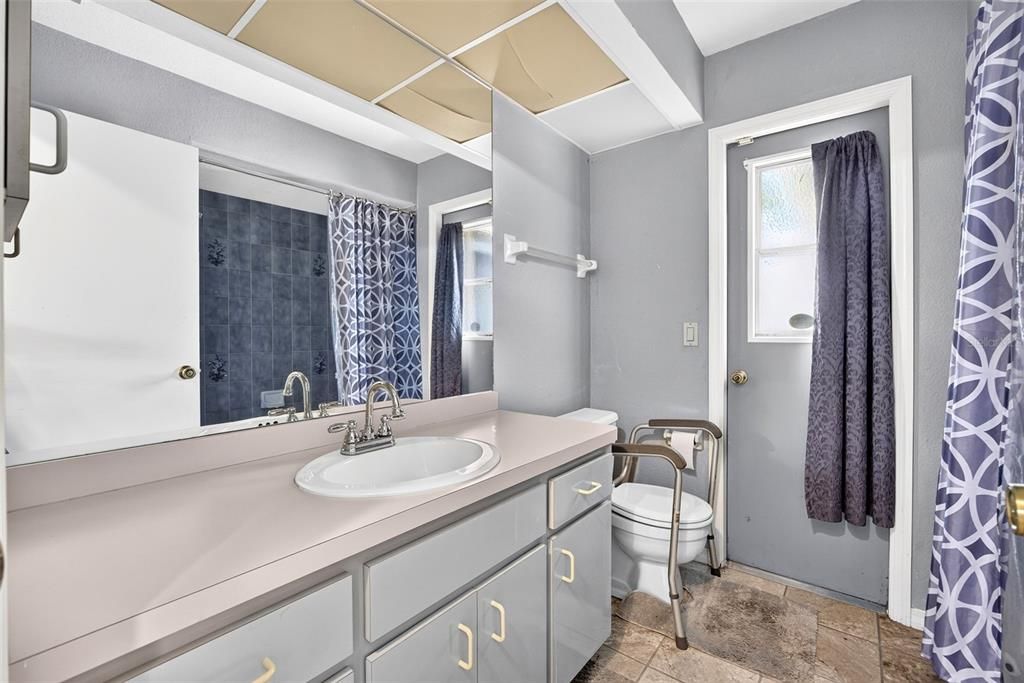 For Sale: $319,900 (3 beds, 2 baths, 1834 Square Feet)