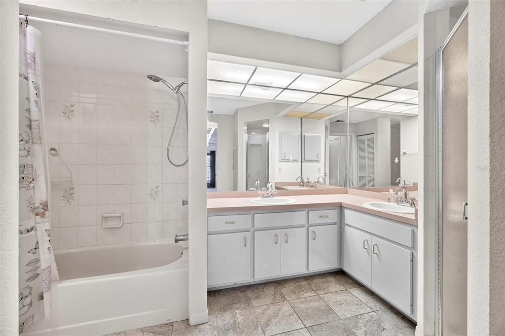 For Sale: $319,900 (3 beds, 2 baths, 1834 Square Feet)