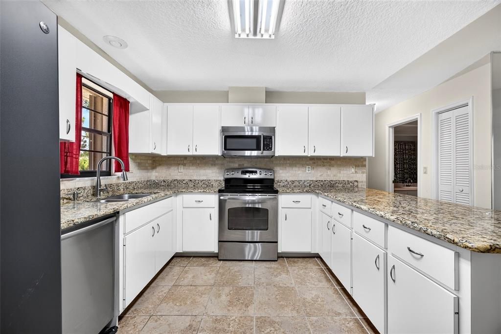 For Sale: $319,900 (3 beds, 2 baths, 1834 Square Feet)