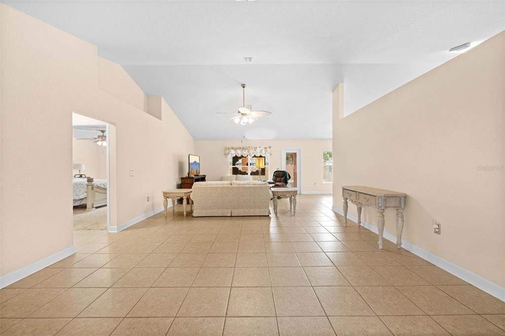 En Venta: $375,000 (4 camas, 2 baños, 2547 Pies cuadrados)