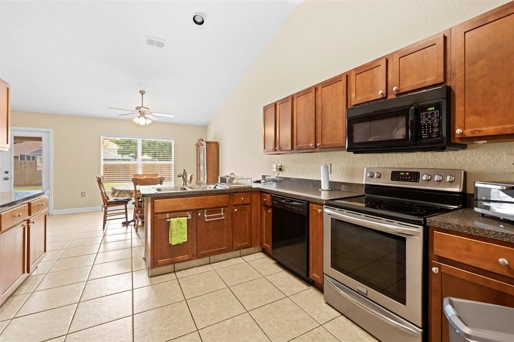 En Venta: $375,000 (4 camas, 2 baños, 2547 Pies cuadrados)