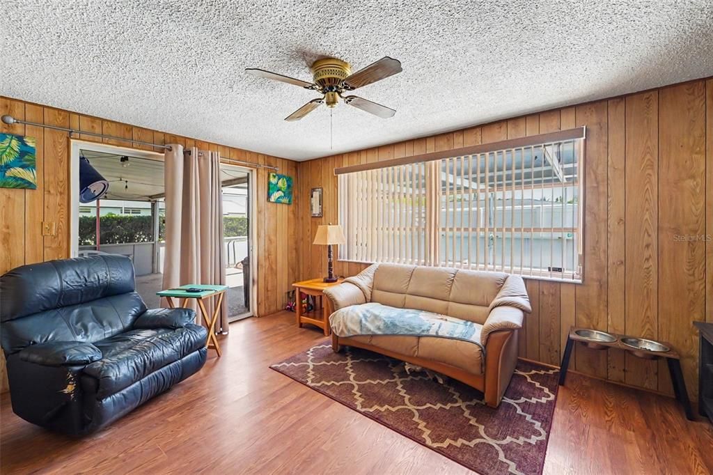 For Sale: $327,000 (3 beds, 2 baths, 1454 Square Feet)