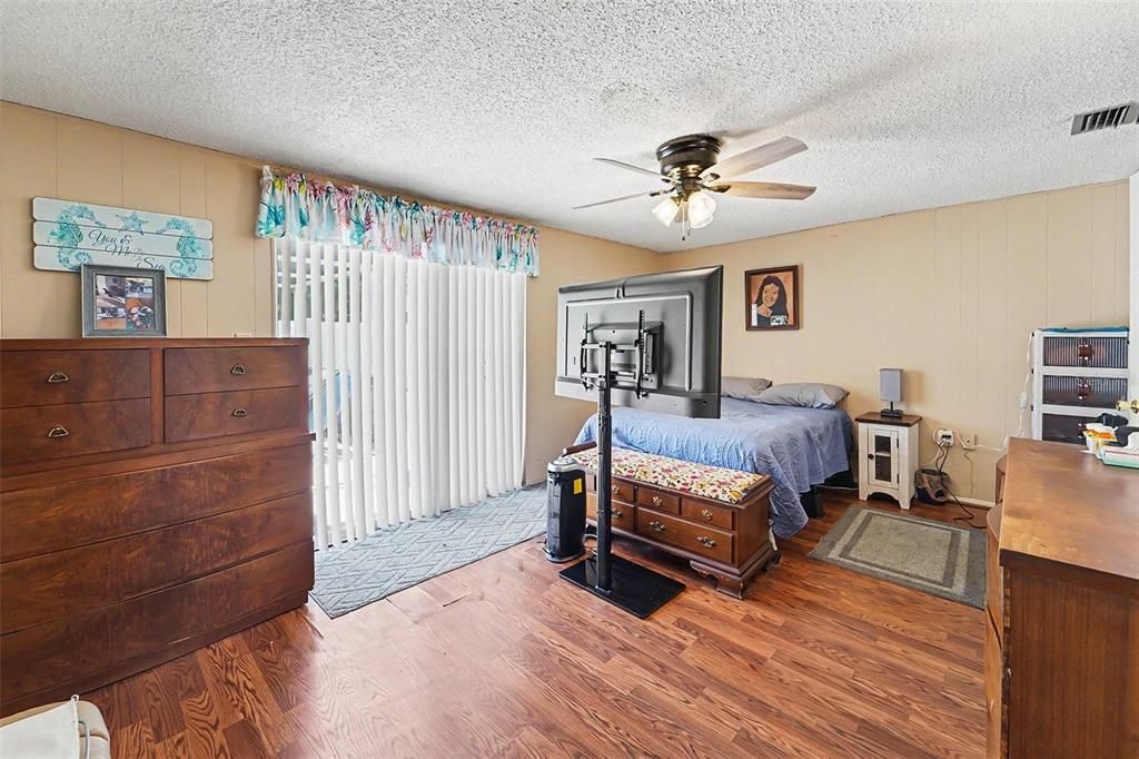 For Sale: $327,000 (3 beds, 2 baths, 1454 Square Feet)