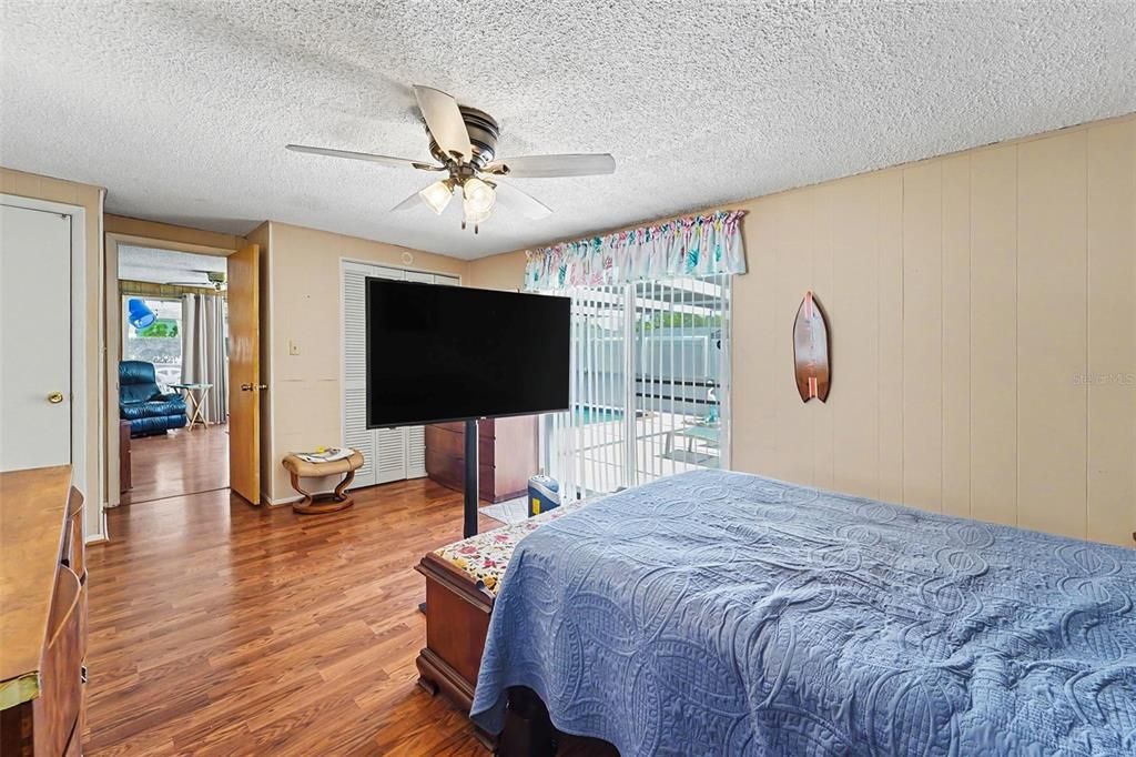 For Sale: $327,000 (3 beds, 2 baths, 1454 Square Feet)